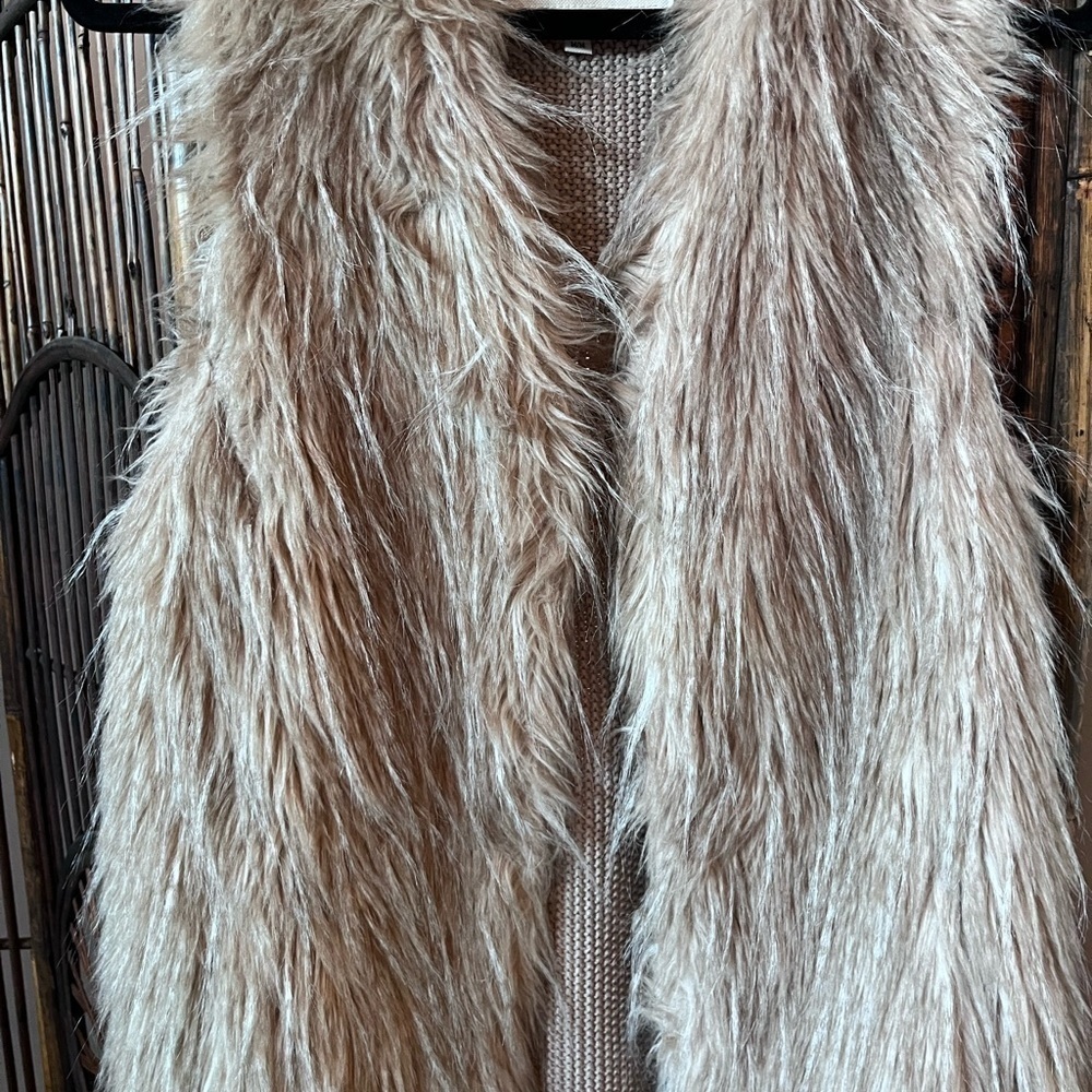 Sebby Collection faux fur sweater vest - Picture 4 of 5
